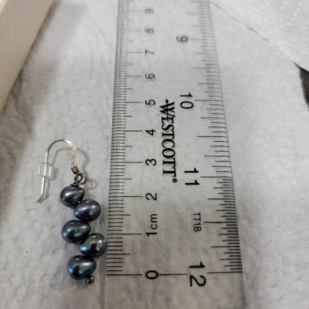 Pearl Earring - Picture 3 of 5